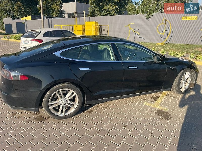 Лифтбек Tesla Model S 2013 в Полтаве
