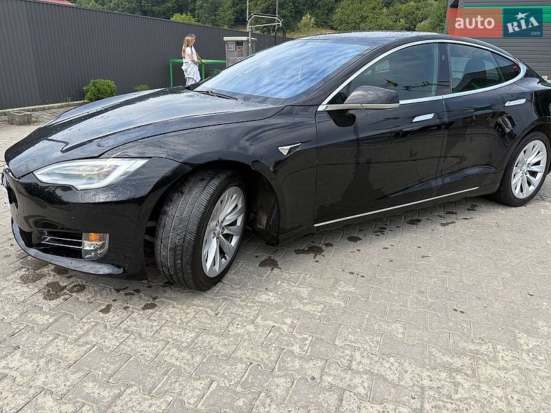 Лифтбек Tesla Model S 2018 в Коломые