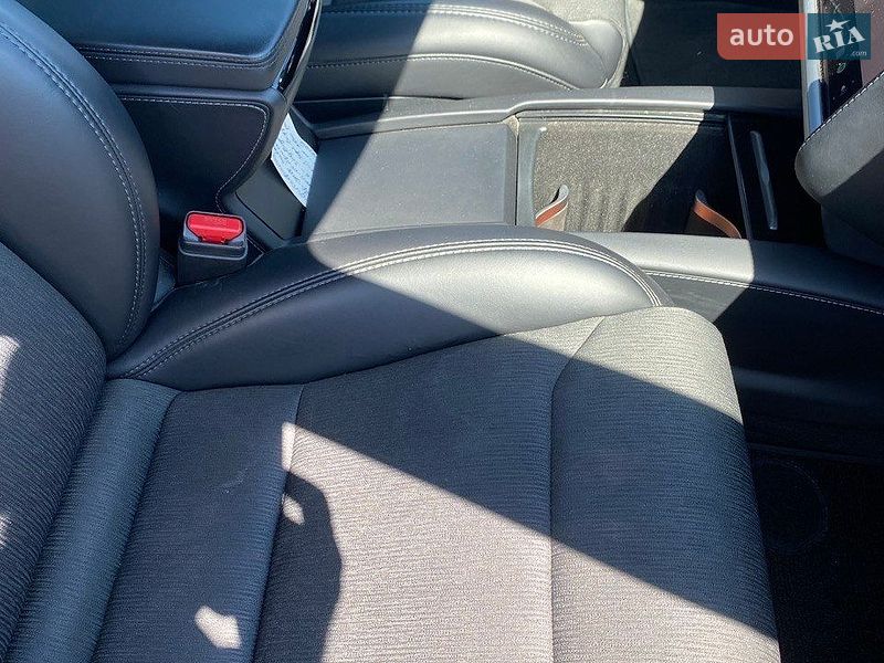 Лифтбек Tesla Model S 2018 в Днепре