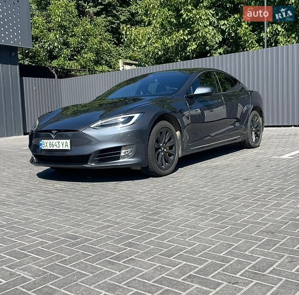 Лифтбек Tesla Model S 2017 в Каменец-Подольском