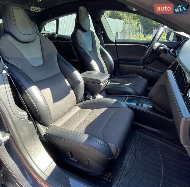 Лифтбек Tesla Model S 2017 в Каменец-Подольском