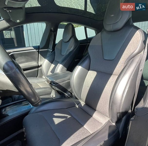 Лифтбек Tesla Model S 2017 в Каменец-Подольском