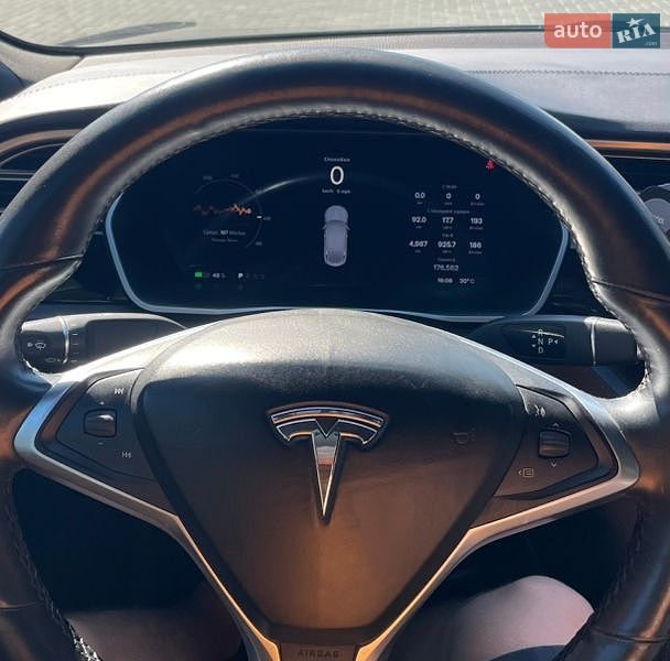 Лифтбек Tesla Model S 2017 в Каменец-Подольском