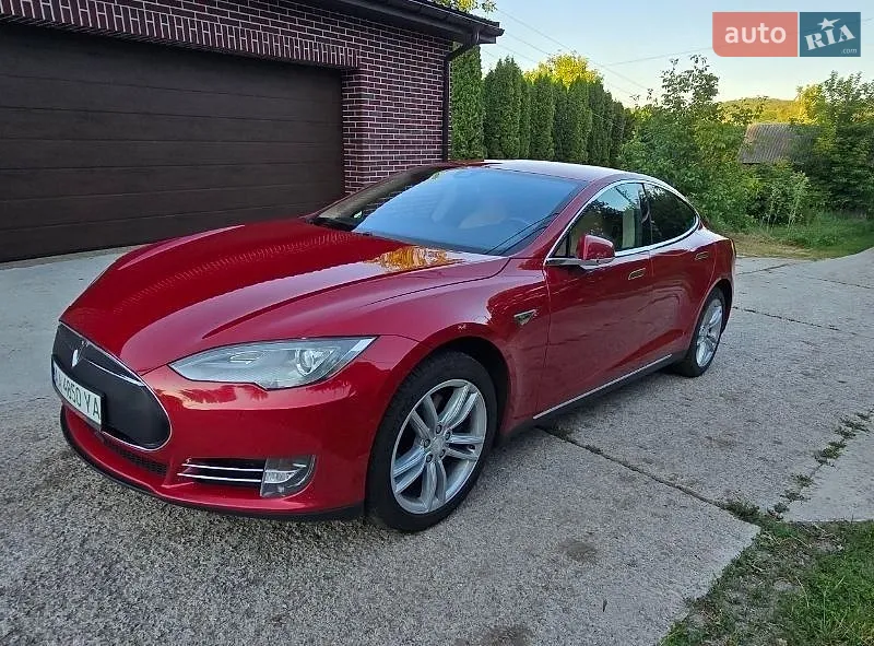 Tesla Model S 2015