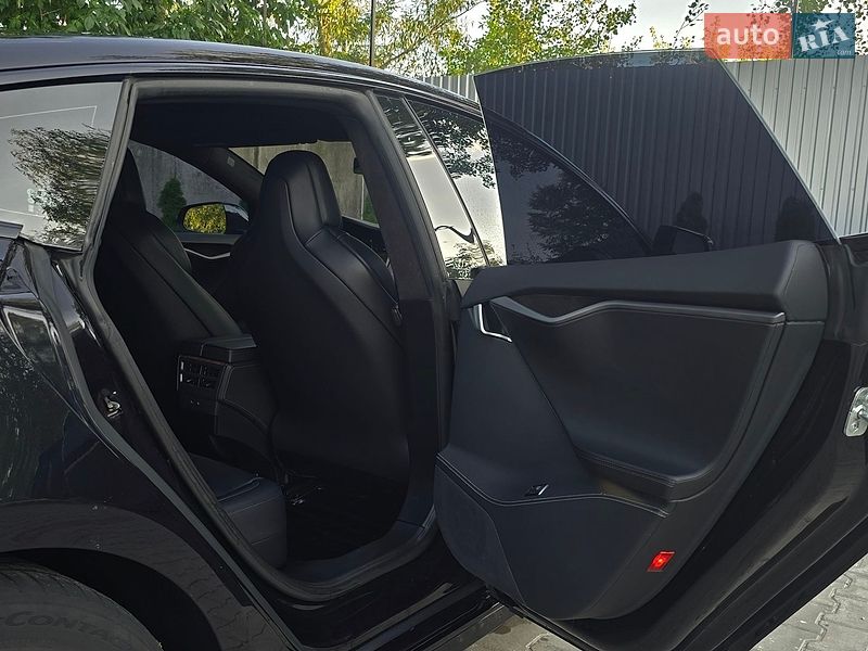 Ліфтбек Tesla Model S 2018 в Костопілі