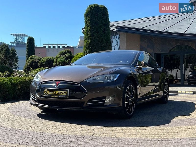 Ліфтбек Tesla Model S 2014 в Львові