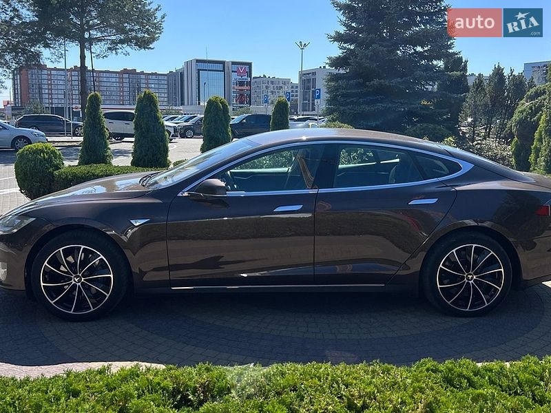 Ліфтбек Tesla Model S 2014 в Львові