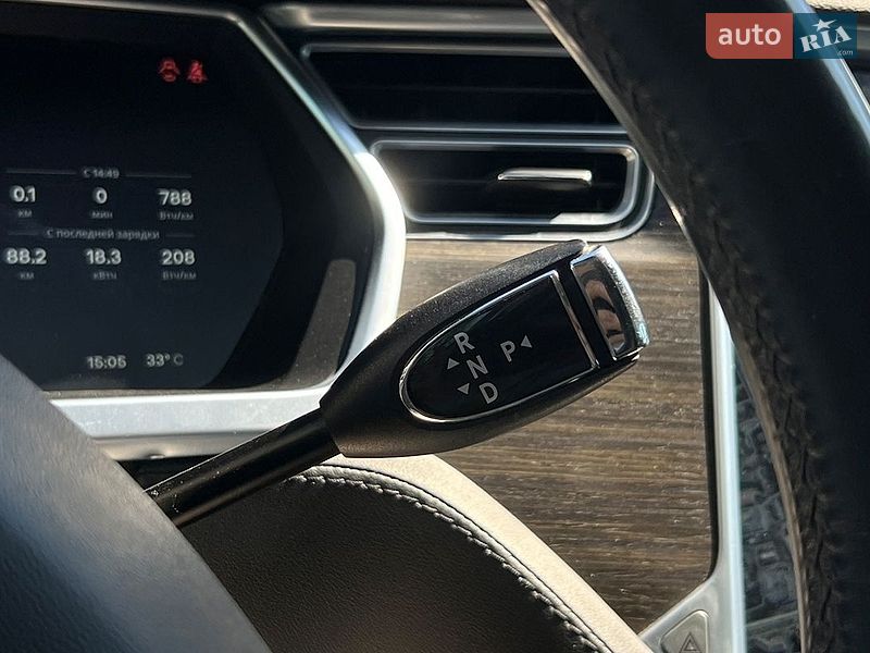 Ліфтбек Tesla Model S 2014 в Львові