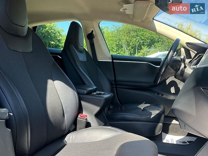 Ліфтбек Tesla Model S 2014 в Львові