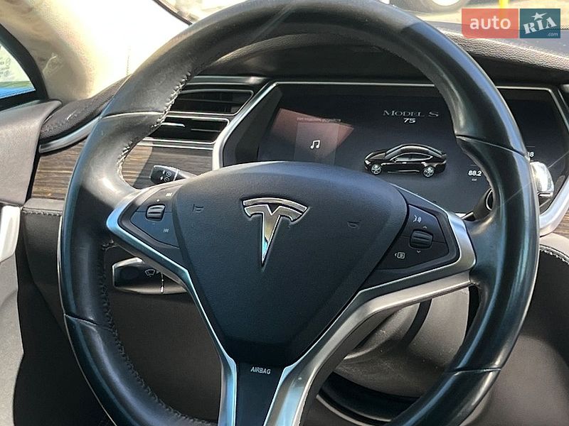 Ліфтбек Tesla Model S 2014 в Львові