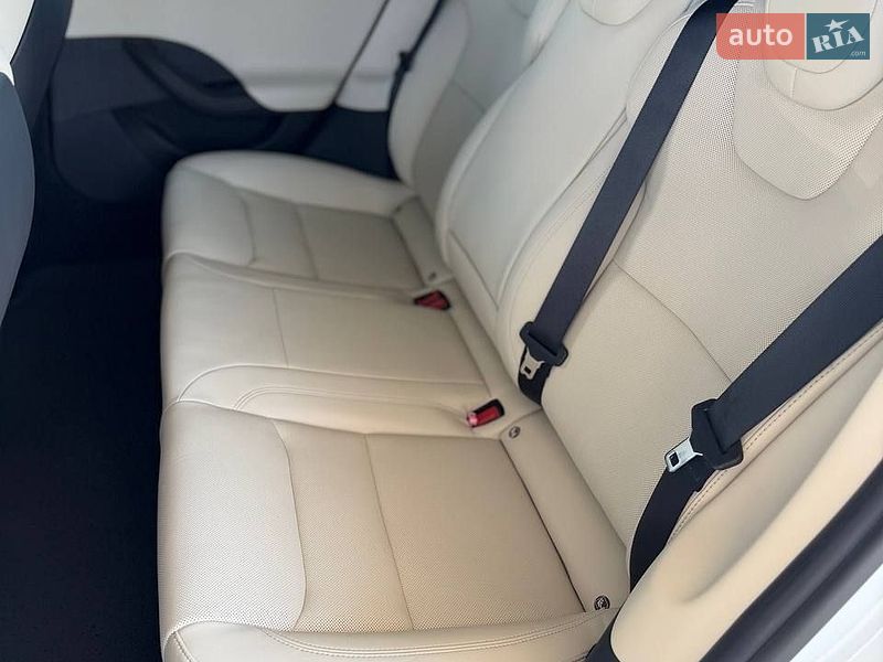 Лифтбек Tesla Model S 2021 в Днепре