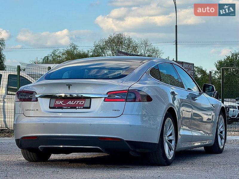Лифтбек Tesla Model S 2016 в Киеве