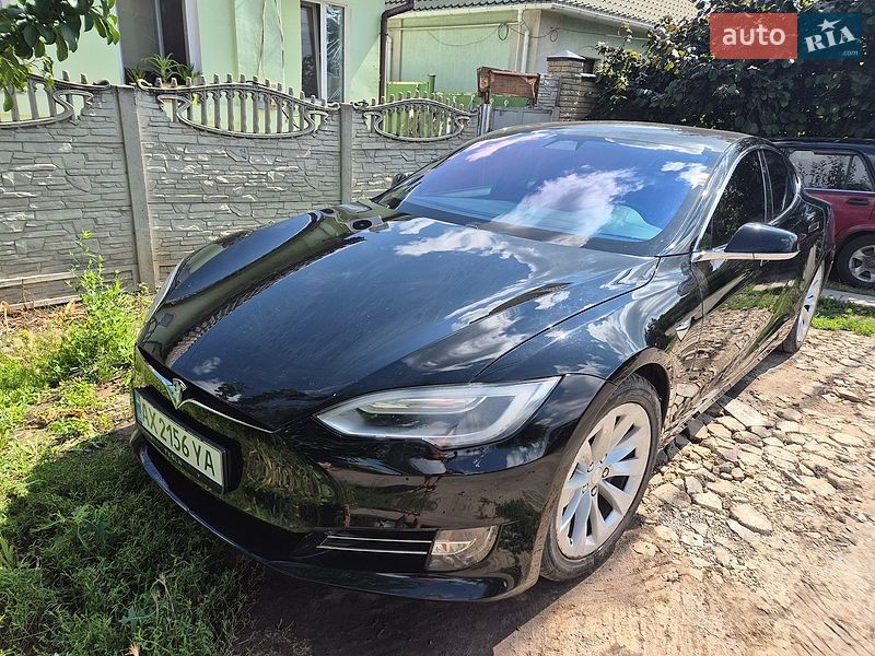 Ліфтбек Tesla Model S 2017 в Харкові