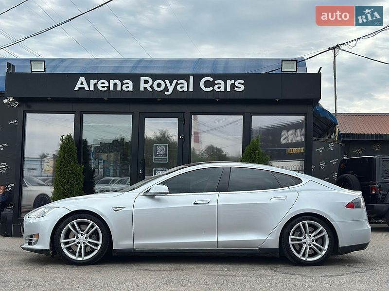Ліфтбек Tesla Model S 2013 в Харкові