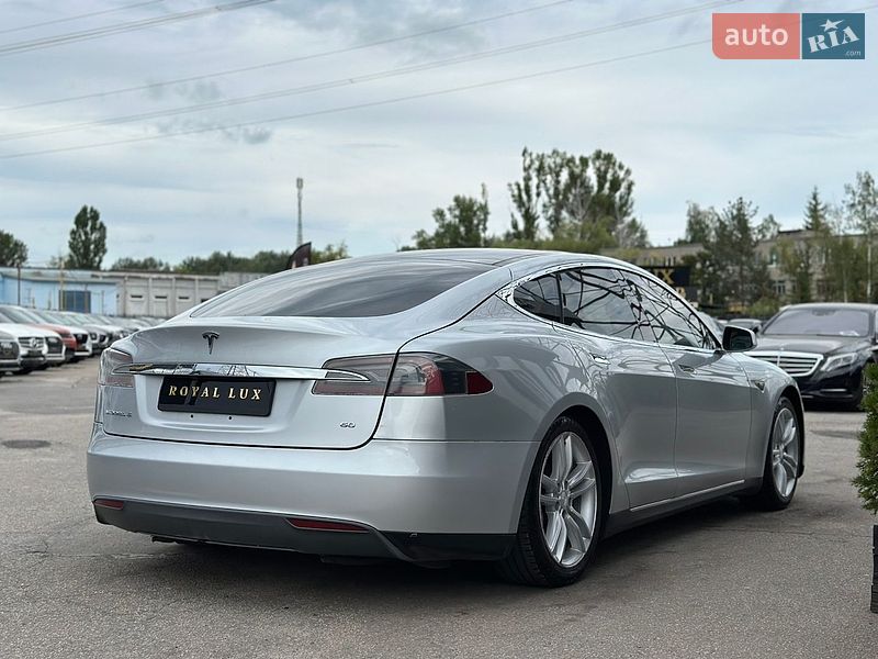 Ліфтбек Tesla Model S 2013 в Харкові