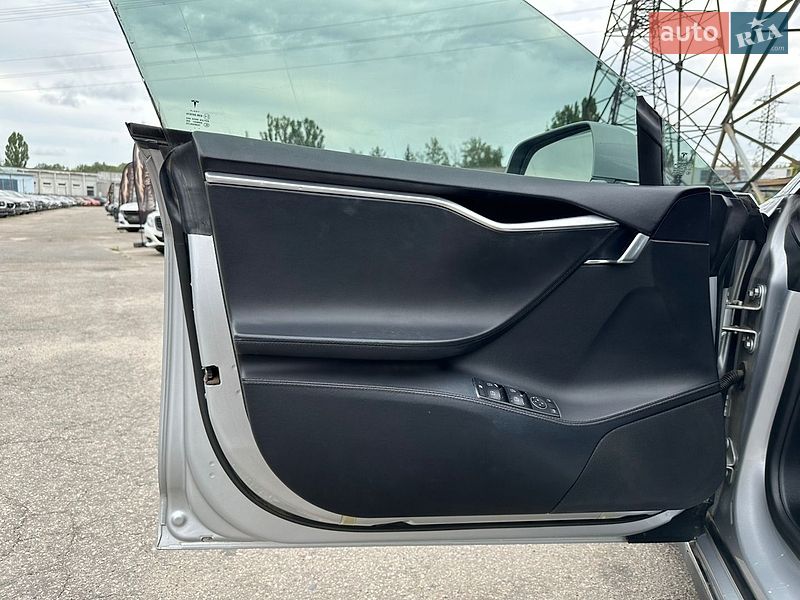Ліфтбек Tesla Model S 2013 в Харкові