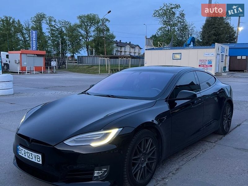 Лифтбек Tesla Model S 2019 в Стрые
