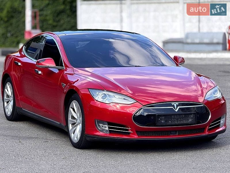Ліфтбек Tesla Model S 2015 в Одесі