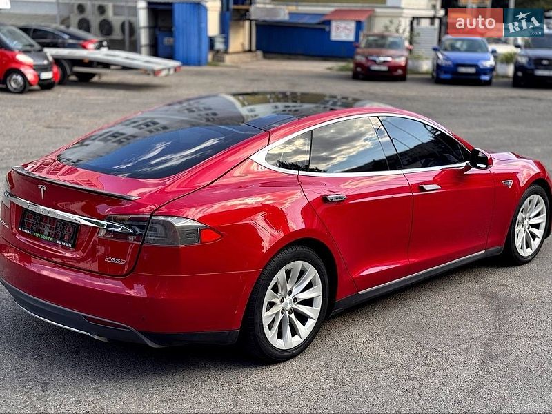 Ліфтбек Tesla Model S 2015 в Одесі