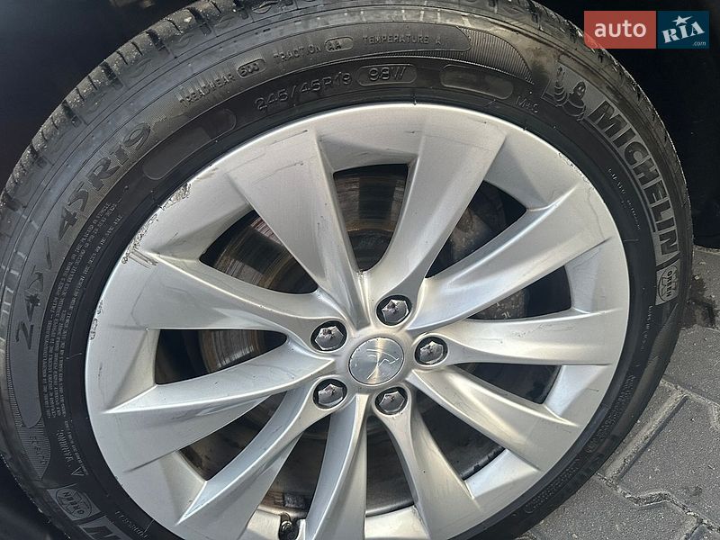 Лифтбек Tesla Model S 2014 в Киеве