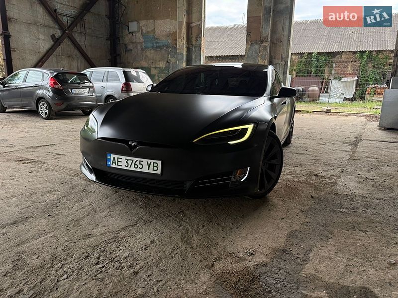 Лифтбек Tesla Model S 2019 в Львове