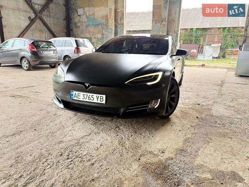 Лифтбек Tesla Model S 2019 в Львове