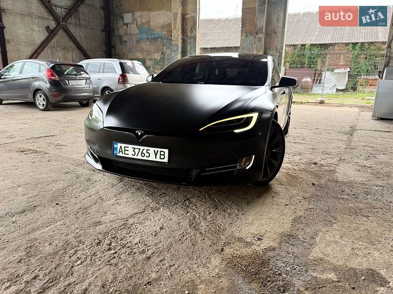 Лифтбек Tesla Model S 2019 в Львове