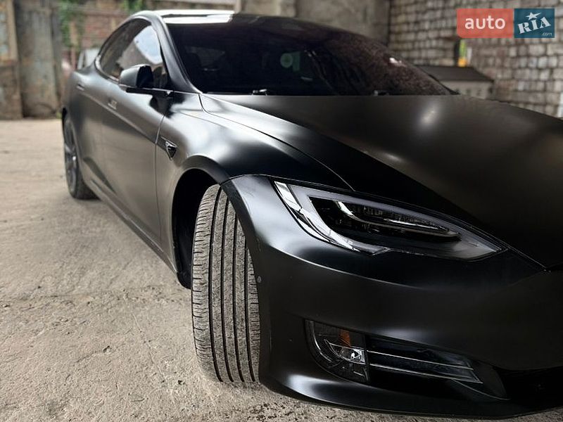 Лифтбек Tesla Model S 2019 в Львове