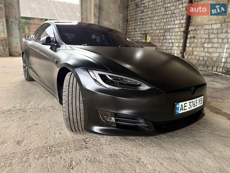 Лифтбек Tesla Model S 2019 в Львове