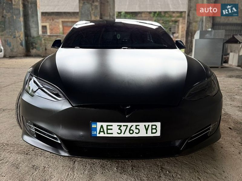 Лифтбек Tesla Model S 2019 в Львове