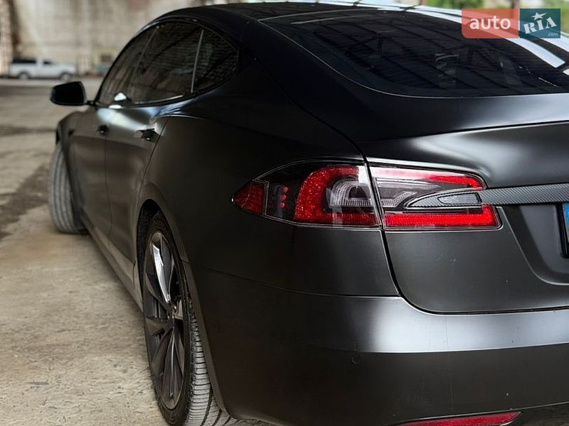 Лифтбек Tesla Model S 2019 в Львове