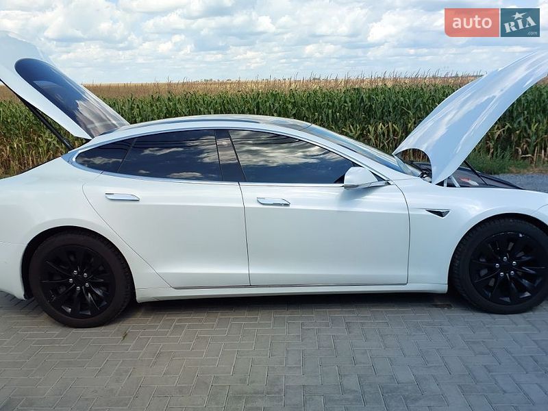 Ліфтбек Tesla Model S 2018 в Рівному