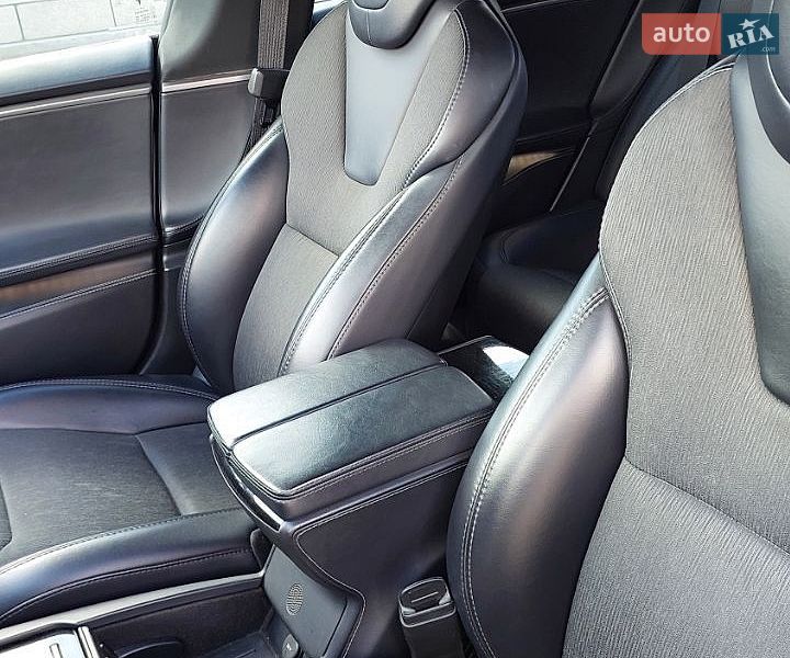Ліфтбек Tesla Model S 2018 в Рівному