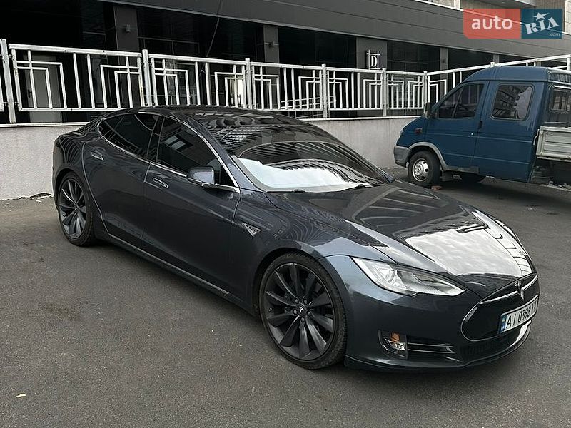 Лифтбек Tesla Model S 2016 в Харькове