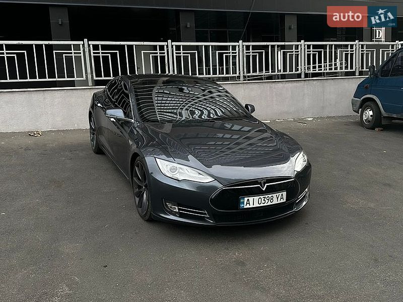 Лифтбек Tesla Model S 2016 в Харькове