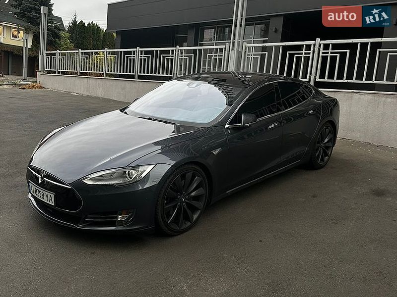 Лифтбек Tesla Model S 2016 в Харькове