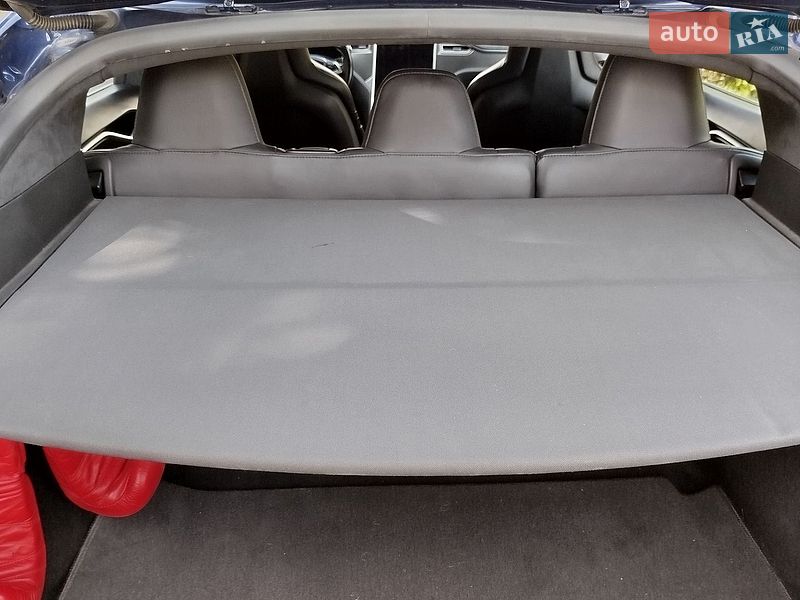 Ліфтбек Tesla Model S 2016 в Ковелі