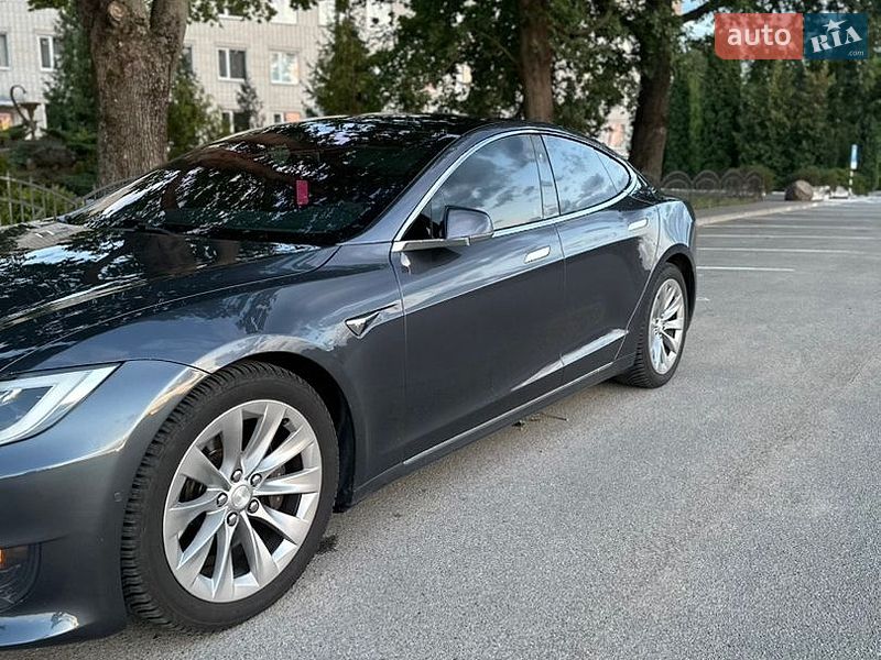Ліфтбек Tesla Model S 2017 в Луцьку