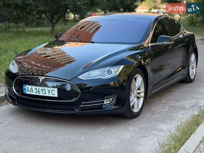 Лифтбек Tesla Model S 2014 в Полтаве фото Лифтбек Tesla Model S 2014 в Полтаве