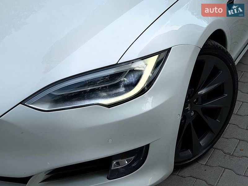 Лифтбек Tesla Model S 2017 в Тернополе