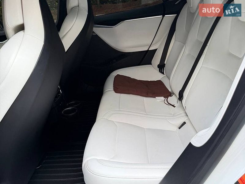 Лифтбек Tesla Model S 2017 в Тернополе