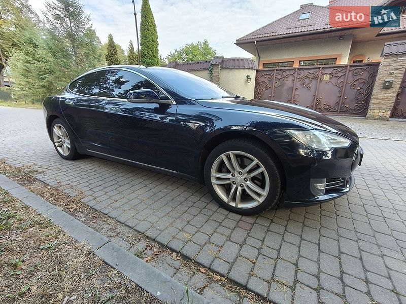 Лифтбек Tesla Model S 2014 в Львове