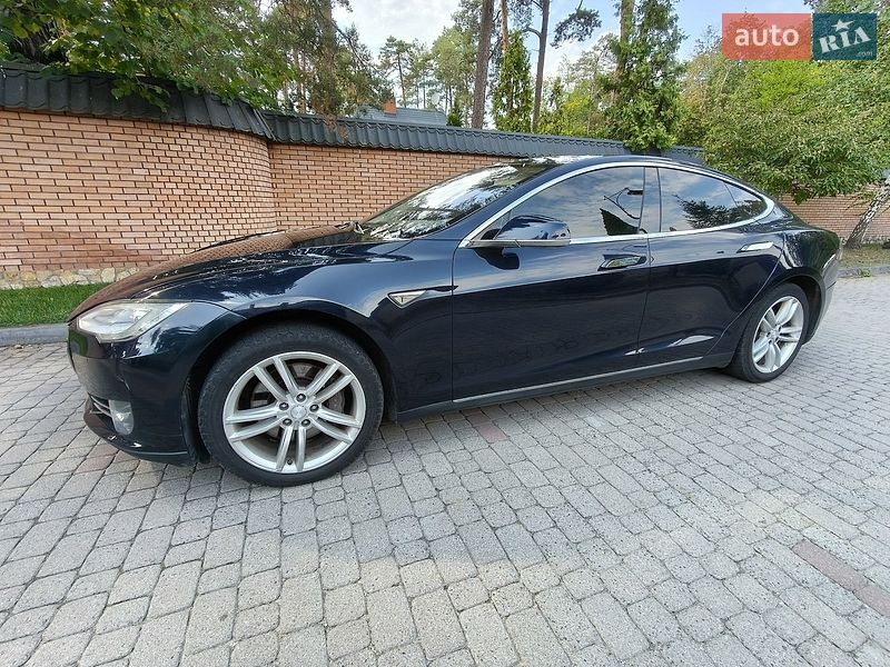 Лифтбек Tesla Model S 2014 в Львове