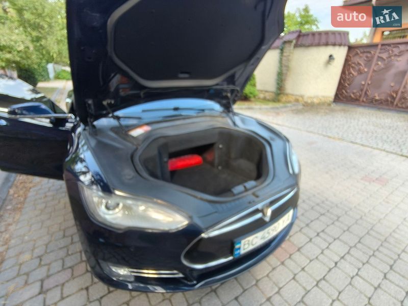 Лифтбек Tesla Model S 2014 в Львове