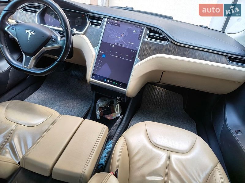 Лифтбек Tesla Model S 2014 в Львове