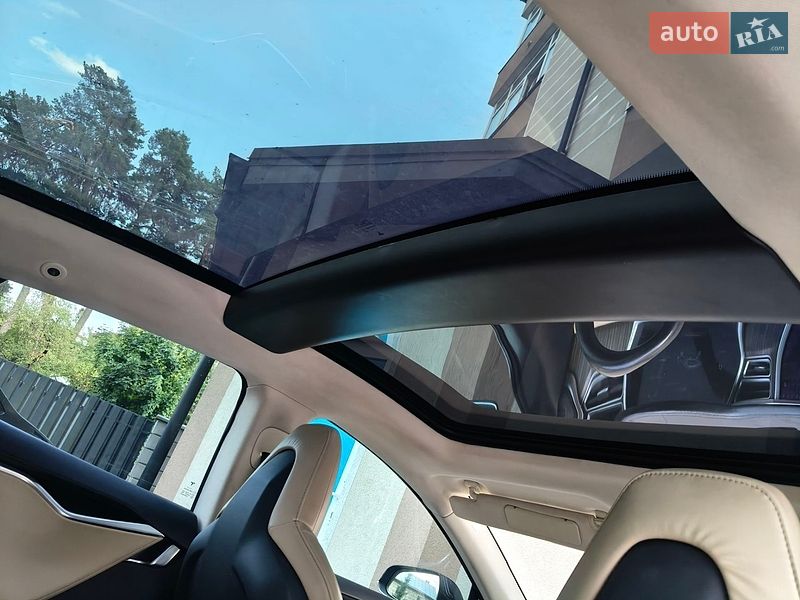 Лифтбек Tesla Model S 2014 в Львове
