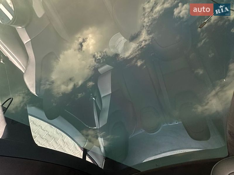 Лифтбек Tesla Model S 2022 в Тернополе