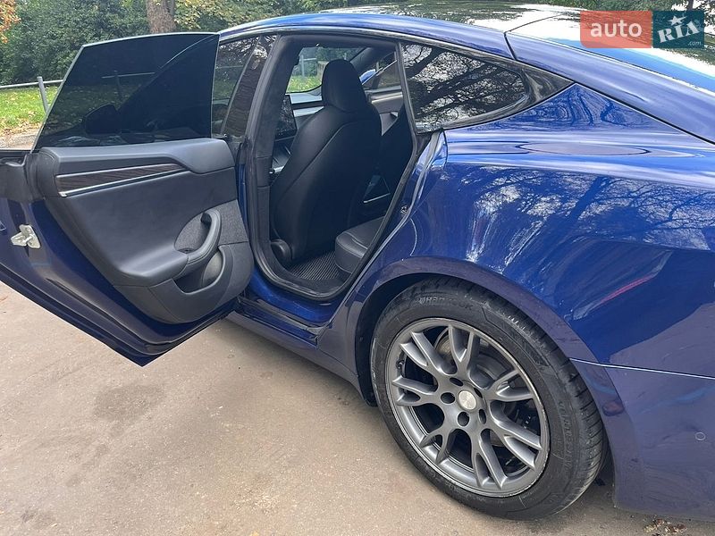 Лифтбек Tesla Model S 2022 в Львове