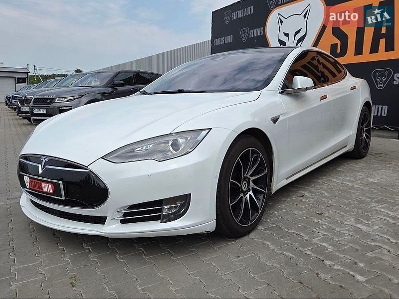 Лифтбек Tesla Model S 2016 в Хмельницком