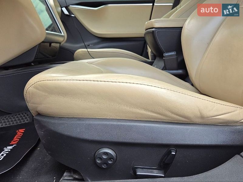 Лифтбек Tesla Model S 2016 в Хмельницком